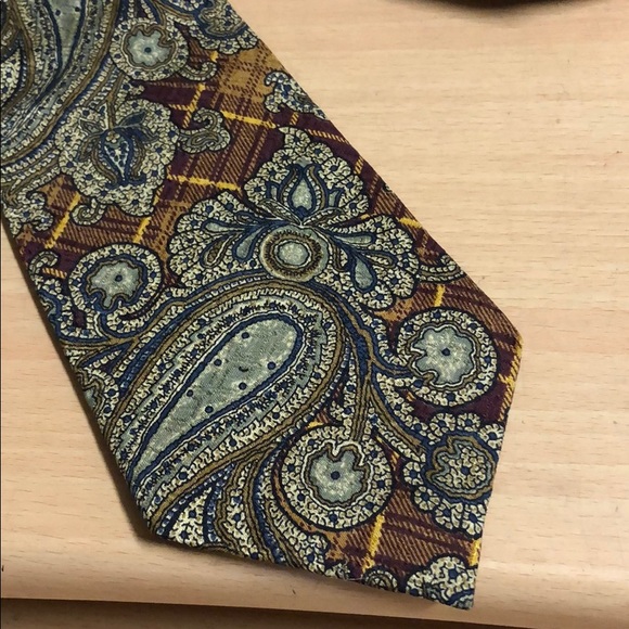 Burberrys men Necktie Tan Paisley 4 x 57 - Picture 1 of 8